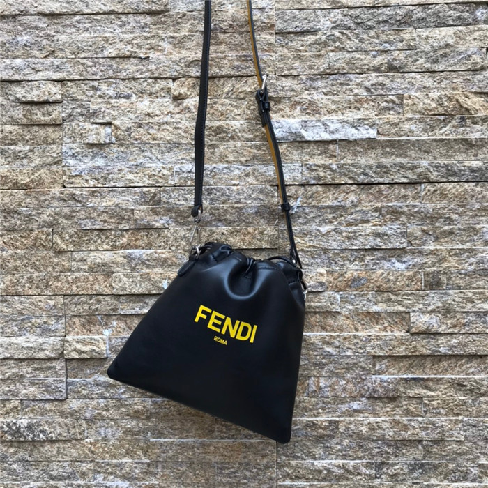Fendi 펜디 숄더&크로스백 미듐