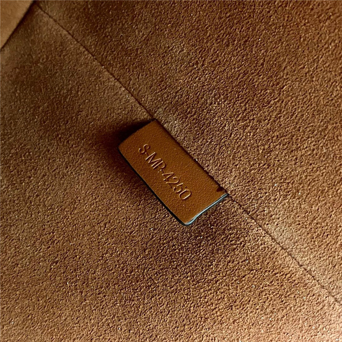 Celine 셀린느 스무스 카프스킨 버킷백