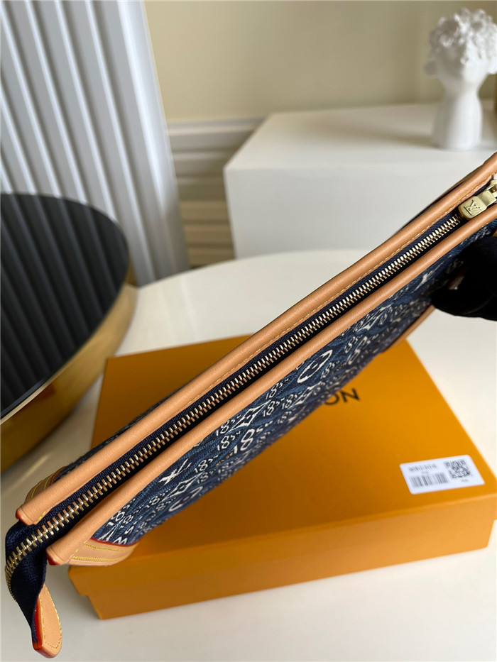 Louis Vuitton  루이비통 SINCE 1854 포쉐트 토일레트