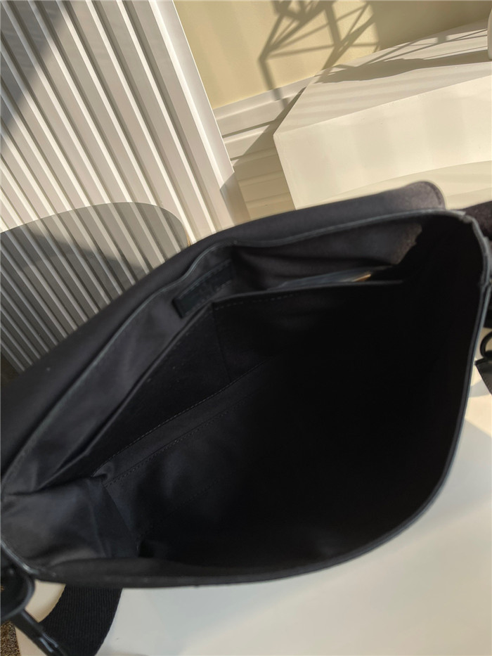 Louis Vuitton 루이비통 그레인 에어로그램 메신저백 M57080 2021/신상