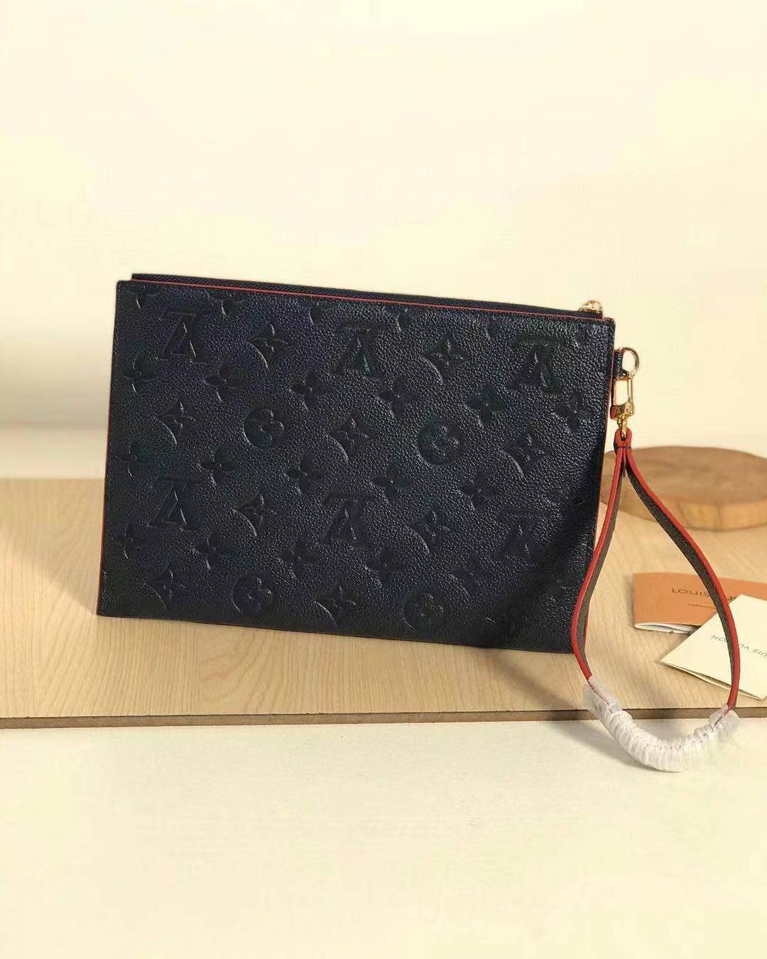 Louis Vuitton 루이비통 신상 포쉐트 멜라니 MM
