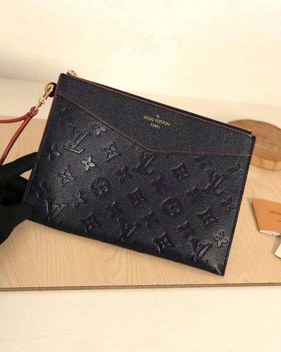 Louis Vuitton 루이비통 신상 포쉐트 멜라니 MM