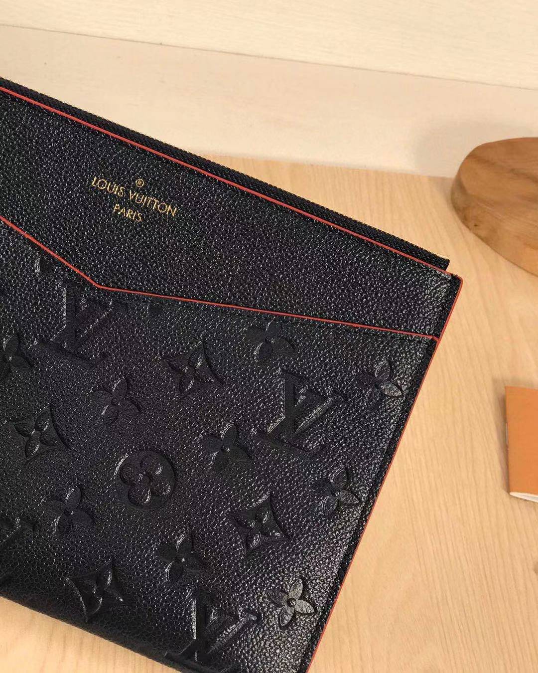 Louis Vuitton 루이비통 신상 포쉐트 멜라니 MM