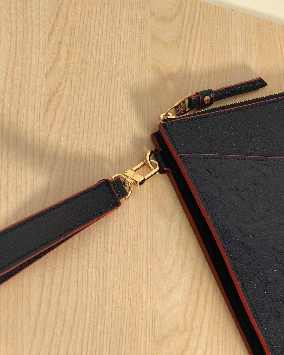 Louis Vuitton 루이비통 신상 포쉐트 멜라니 MM