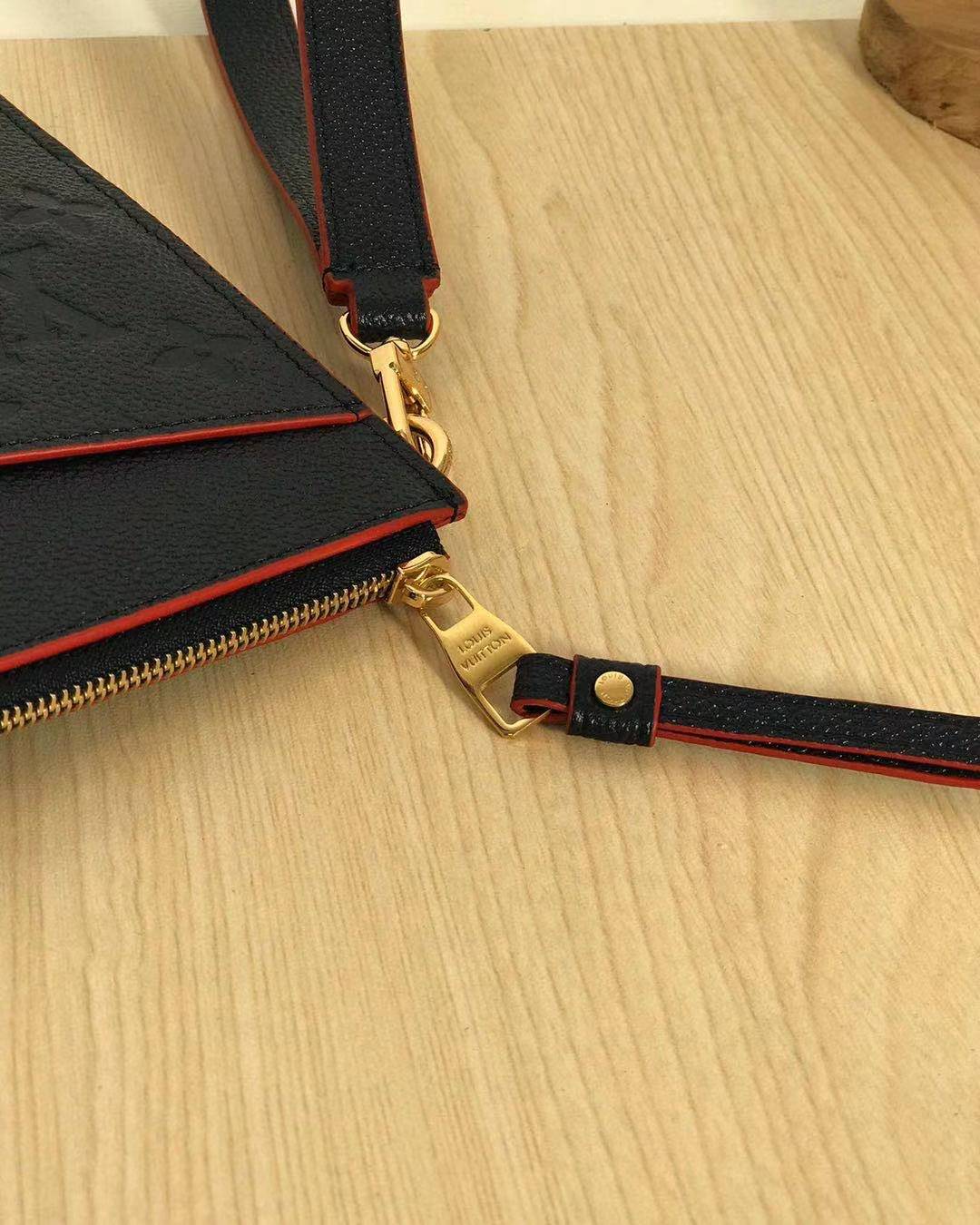 Louis Vuitton 루이비통 신상 포쉐트 멜라니 MM