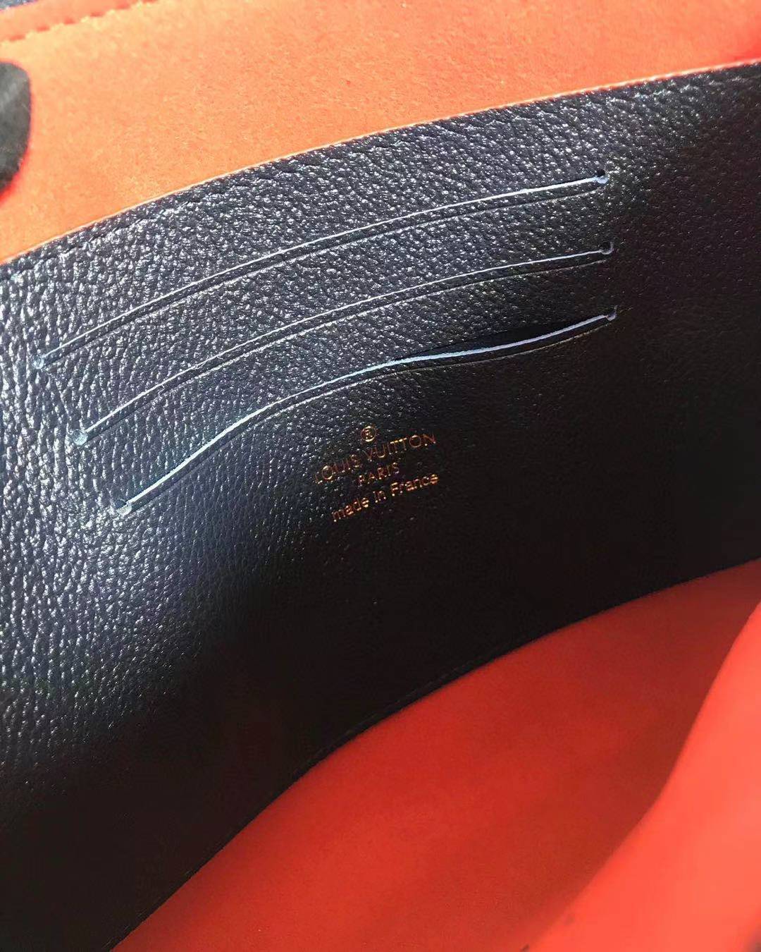Louis Vuitton 루이비통 신상 포쉐트 멜라니 MM