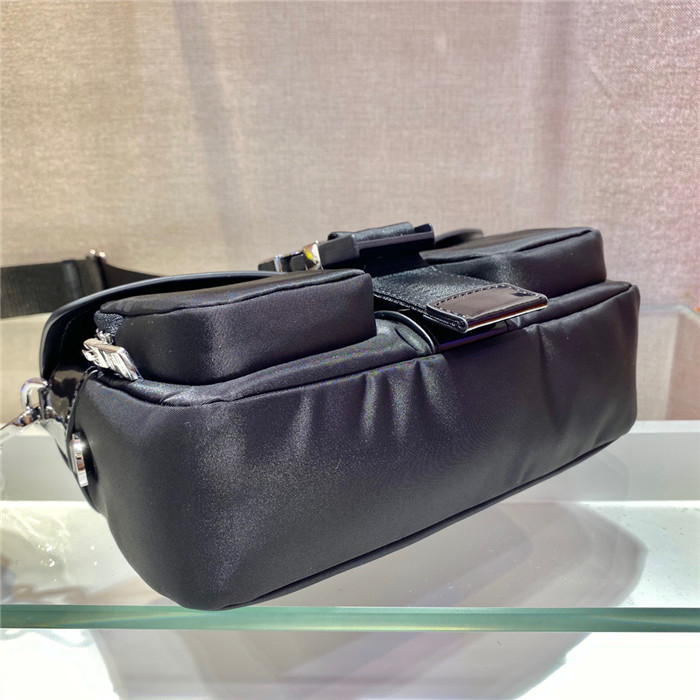 Prada 프라다 래더 브러시드 메신저백 1BD295 2021/신상