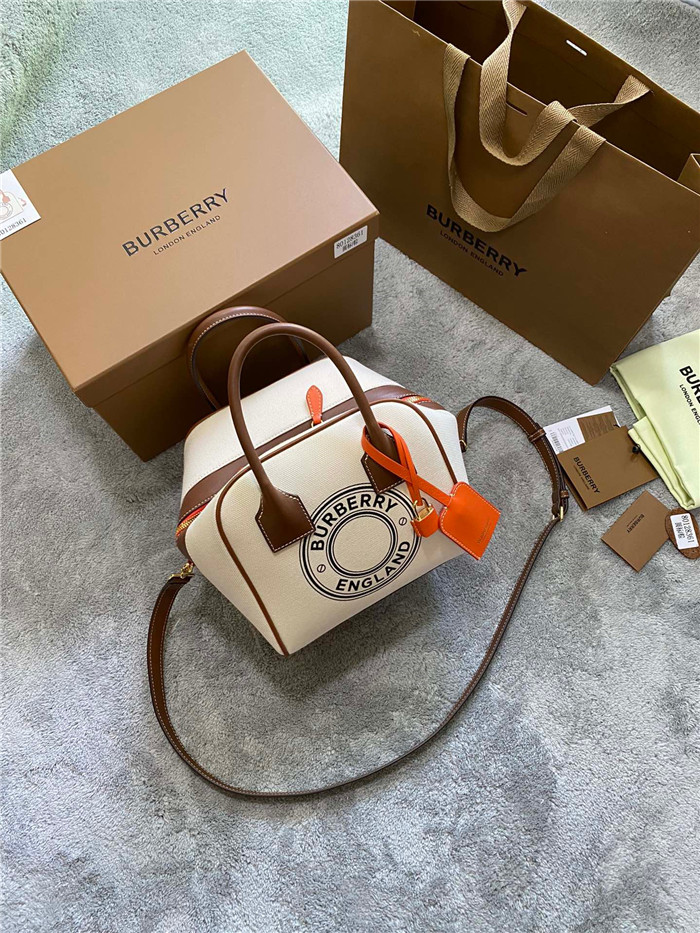 Burberry 버버리 큐브백 라지 B410770 2021/신상 (4컬러)