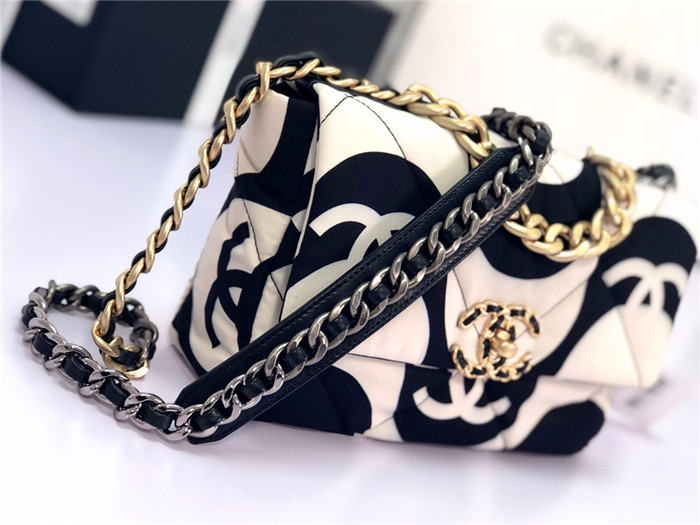 Chanel 샤넬 19 플랩백 AS31854 2021/신상