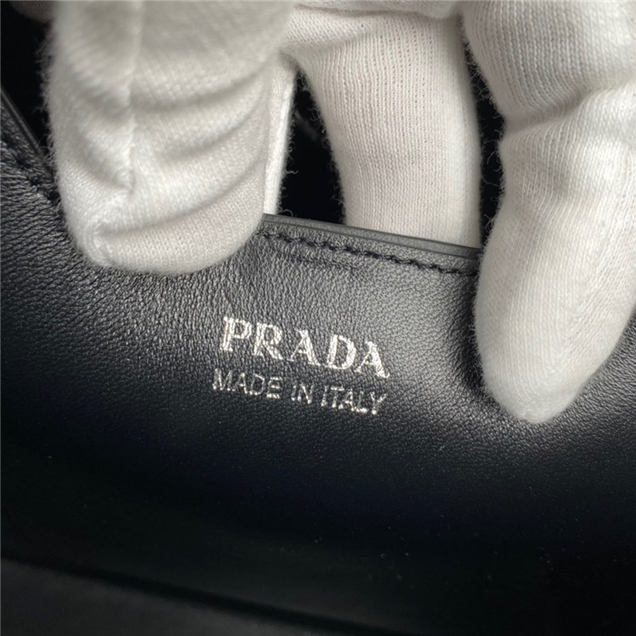 Prada 프라다 브러시드 레더 파니에백 1BA319 2021/신상