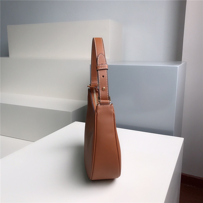 Celine 셀린느 스무스레더 카프스킨 아바 호보백 C193953 신상