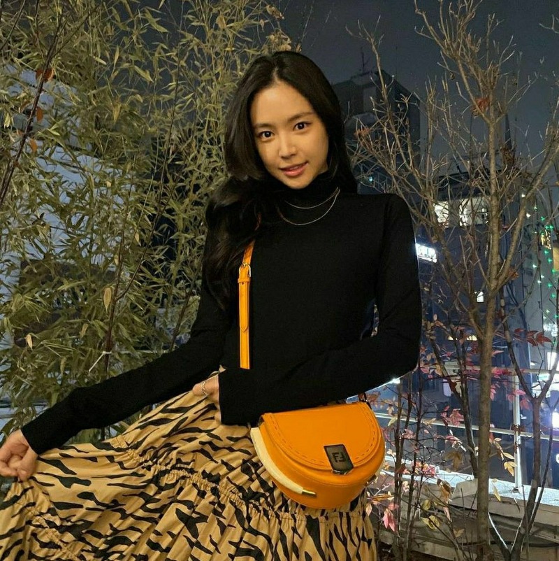 [에이핑크 손나은] Fendi  펜디 문라이트 숄더백