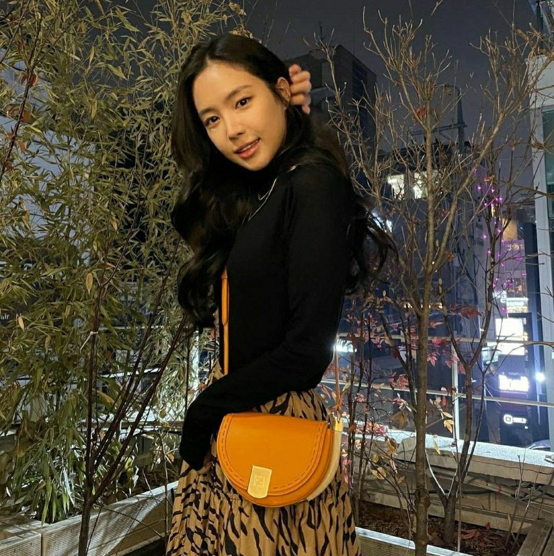 [에이핑크 손나은] Fendi  펜디 문라이트 숄더백
