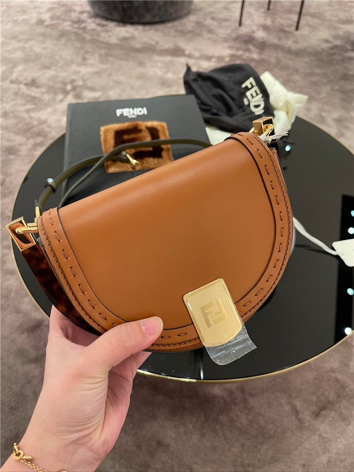 [에이핑크 손나은] Fendi  펜디 문라이트 숄더백