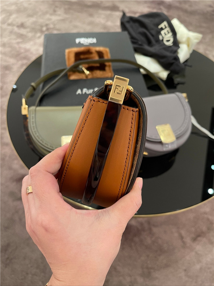 [에이핑크 손나은] Fendi  펜디 문라이트 숄더백