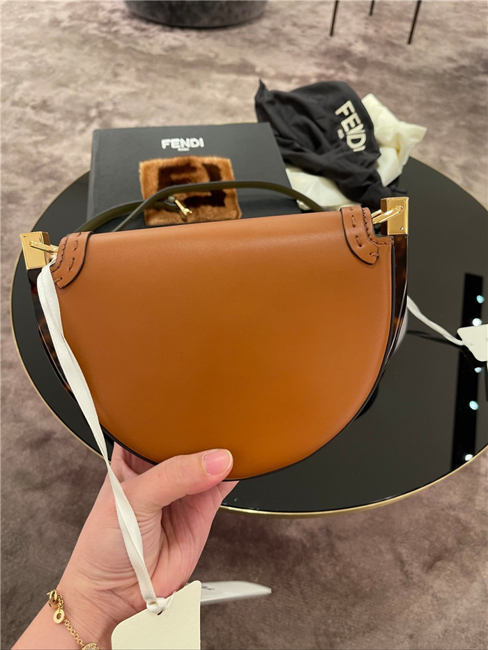 [에이핑크 손나은] Fendi  펜디 문라이트 숄더백