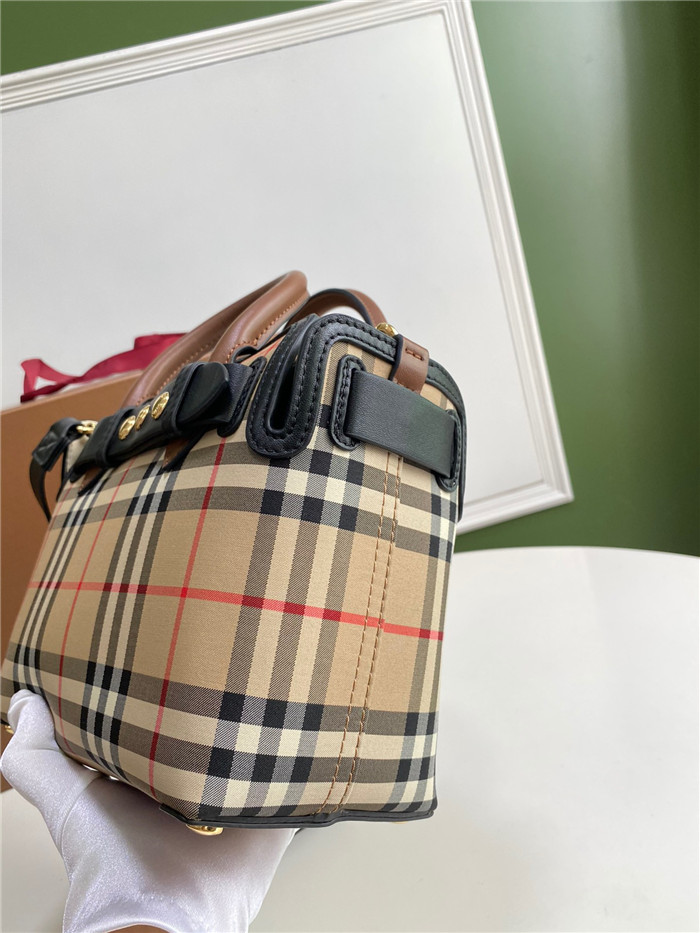 Burberry  버버리 더 벨트 미니 토트백 B62101