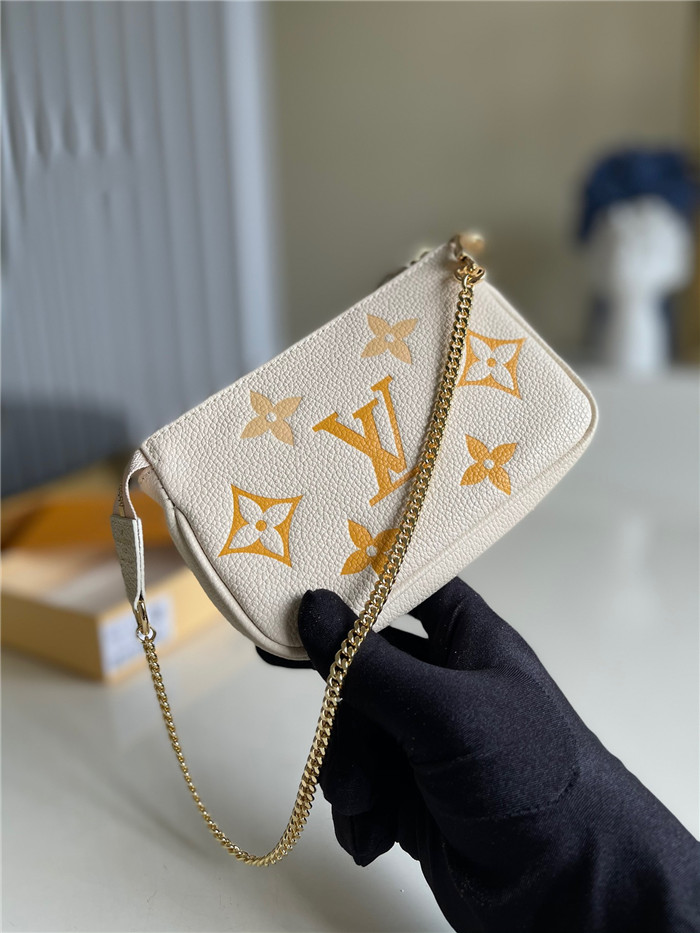 Louis Vuitton  루이비통 앙프렝뜨 가죽 포쉐트 악세수아 M8050