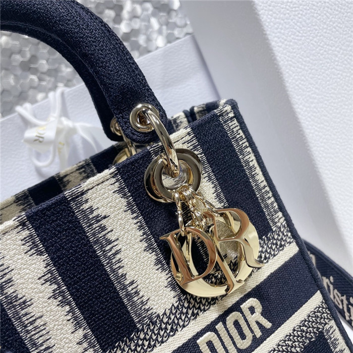 Dior 디올 레이디 D-라이트백 M0565