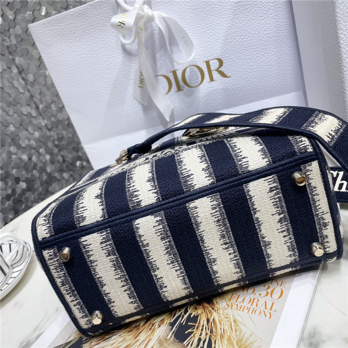 Dior 디올 레이디 D-라이트백 M0565