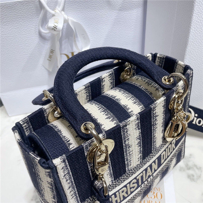 Dior 디올 레이디 D-라이트백 M0565