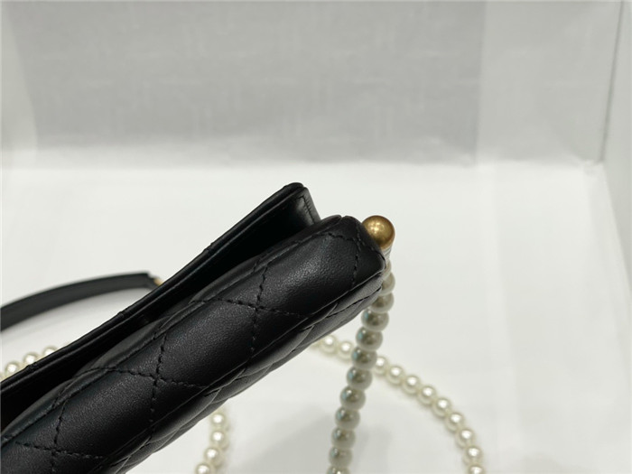 CHANEL 샤넬 진주 스트랩 미니 플랩 카드 홀더백 A81085