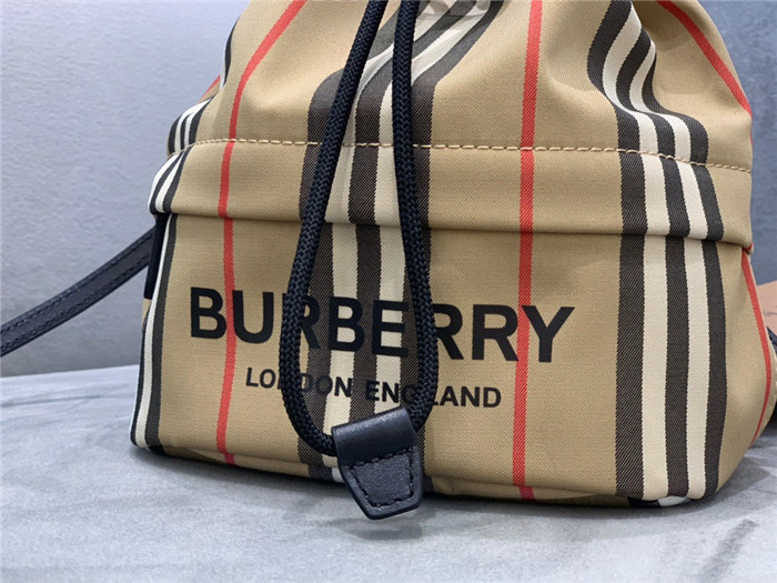  Burberry 버버리 버킷백 B61511