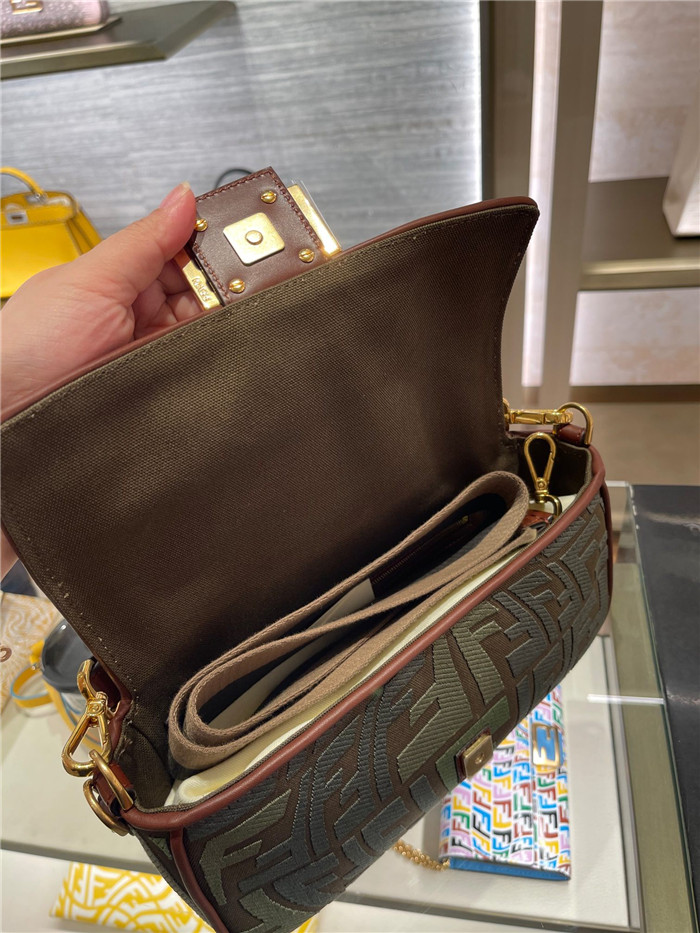 Fendi 펜디 아이코닉 바게트백 F8409