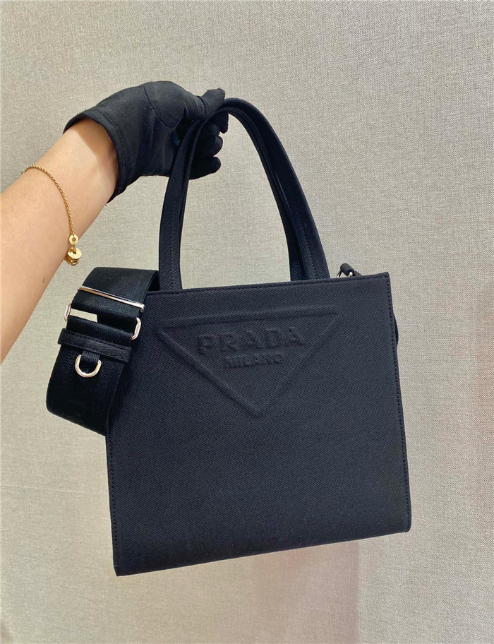 PRADA 프라다 엠보싱 로고 레더 토트백 1BG382