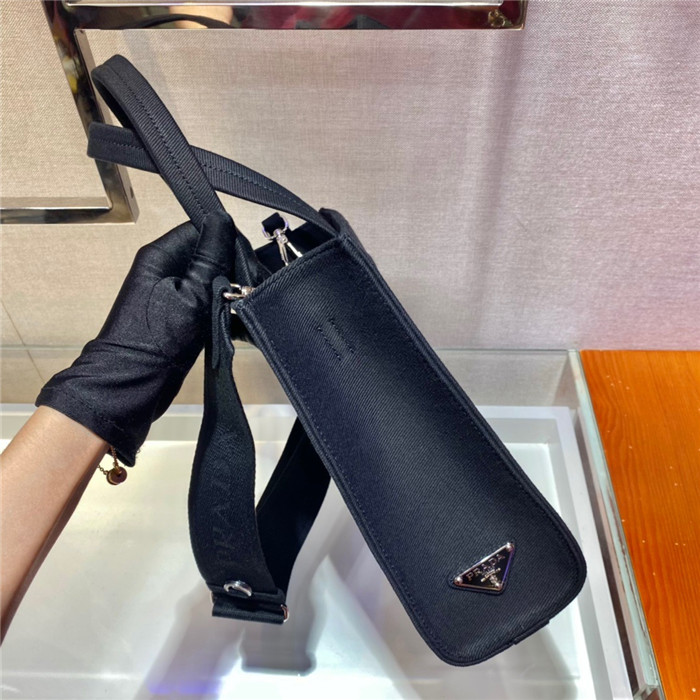 PRADA 프라다 엠보싱 로고 레더 토트백 1BG382