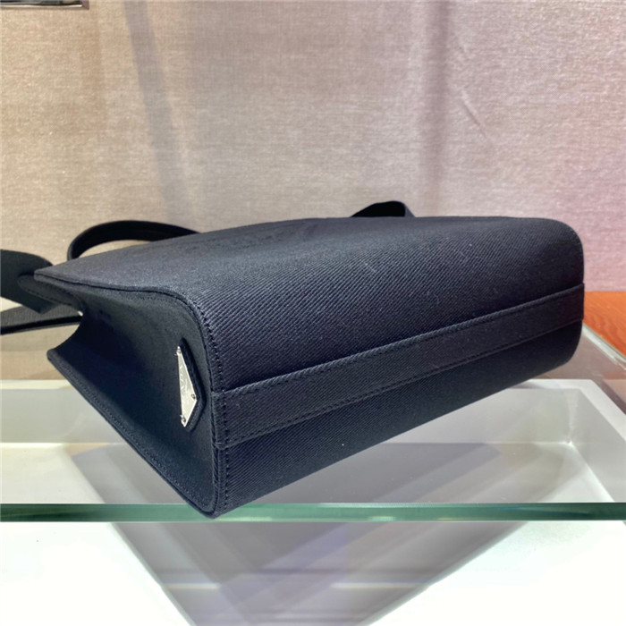 PRADA 프라다 엠보싱 로고 레더 토트백 1BG382