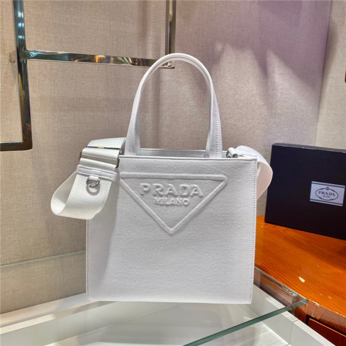 PRADA 프라다 엠보싱 로고 레더 토트백 1BG382