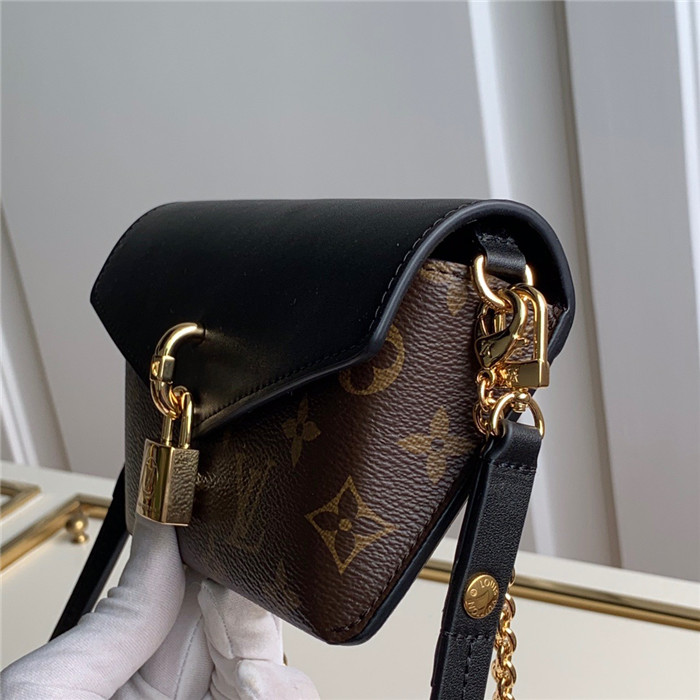 LOUIS VUITTON  루이비통 패드락 온 스트랩백 M80559