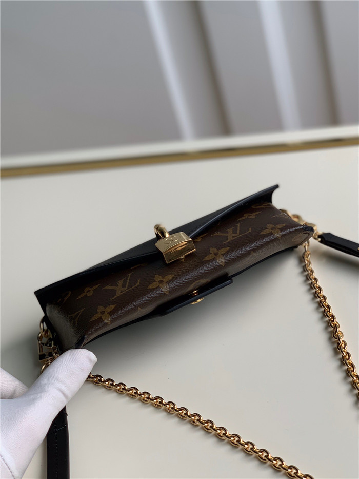 LOUIS VUITTON  루이비통 패드락 온 스트랩백 M80559