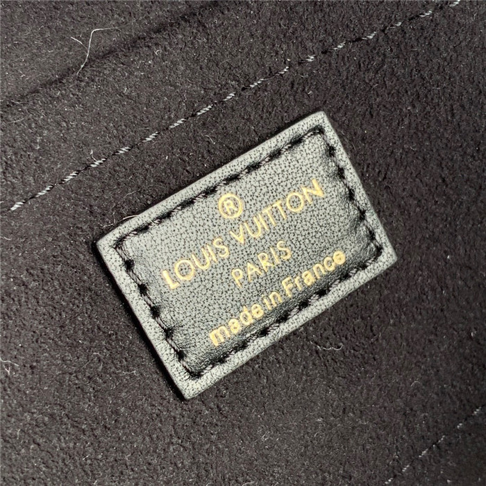 LOUIS VUITTON  루이비통 패드락 온 스트랩백 M80559