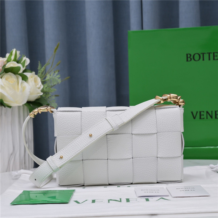 BOTTEGA VENETA 보테가 베네타 카세트백 미듐 B6687