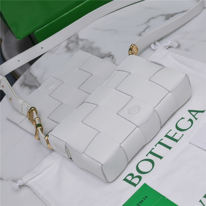 BOTTEGA VENETA 보테가 베네타 카세트백 미듐 B6687