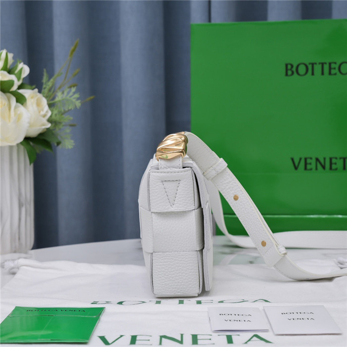 BOTTEGA VENETA 보테가 베네타 카세트백 미듐 B6687