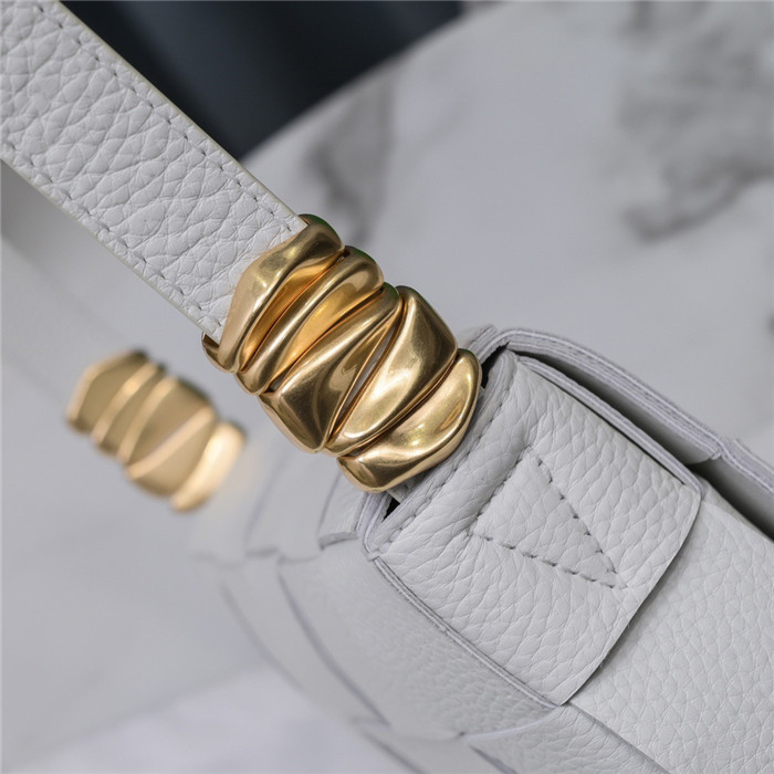 BOTTEGA VENETA 보테가 베네타 카세트백 미듐 B6687