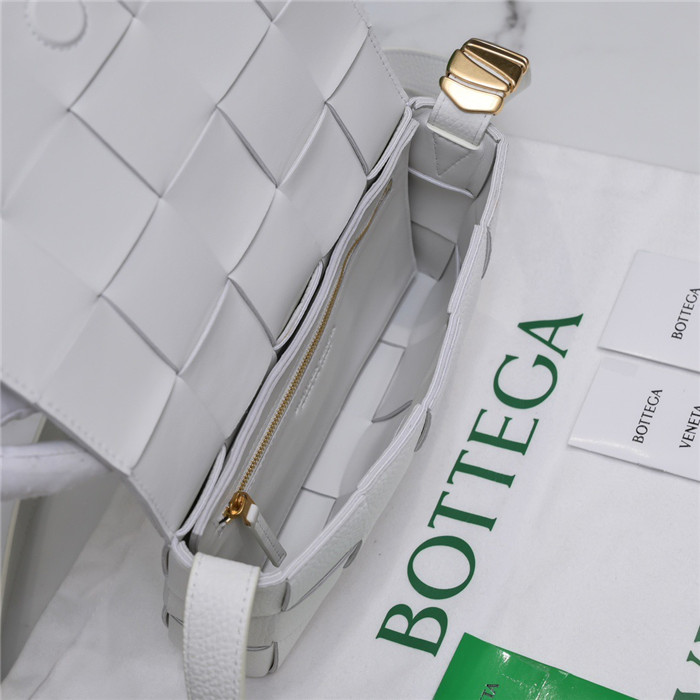 BOTTEGA VENETA 보테가 베네타 카세트백 미듐 B6687