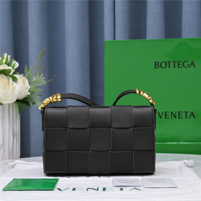 BOTTEGA VENETA 보테가 베네타 카세트백 미듐 B6687