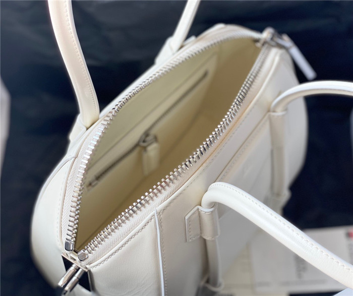 GIVENCHY 지방시 미니 안티고나백 G38710