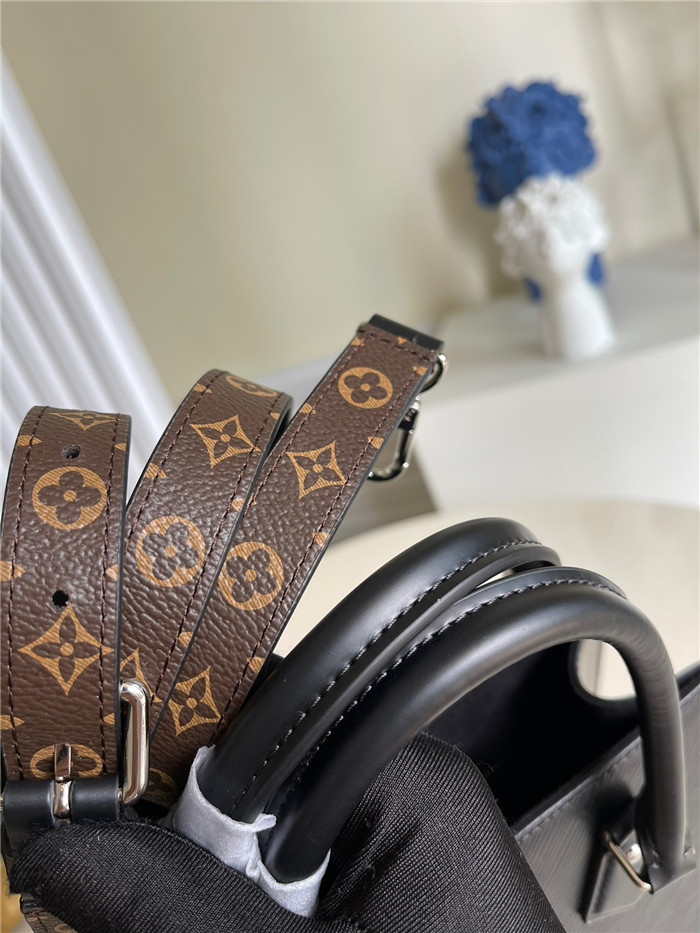 LOUIS VUITTON 루이비통 쁘띠 삭 플라 M58600