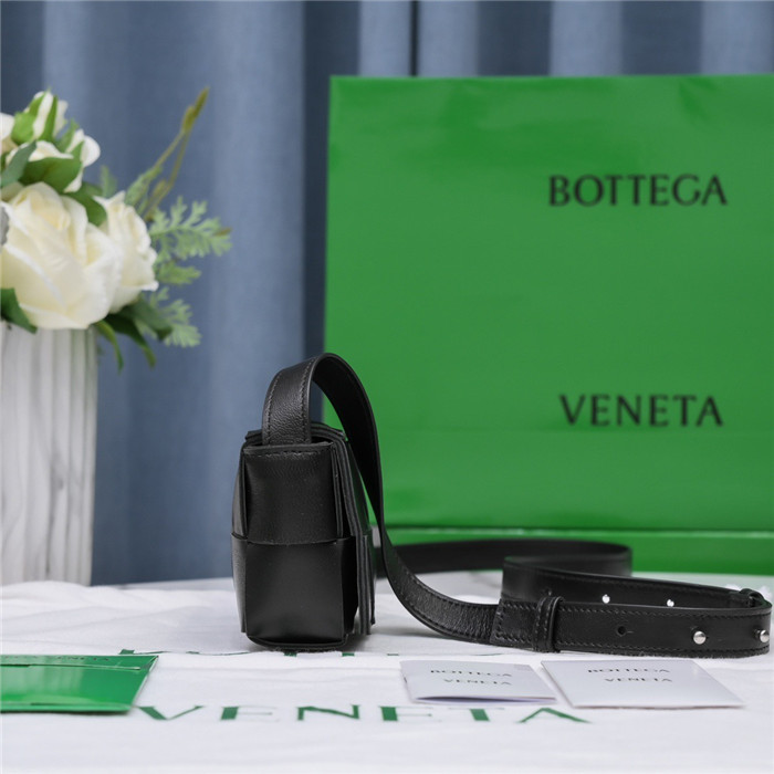[배우 표예진] BOTTEGA VENETA 보테가 베네타 카세트백 미니 B6813