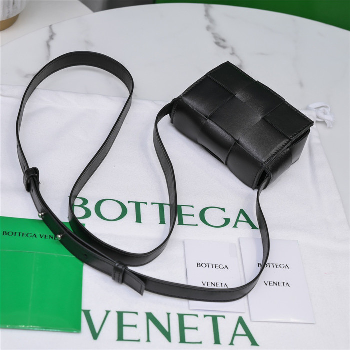 [배우 표예진] BOTTEGA VENETA 보테가 베네타 카세트백 미니 B6813