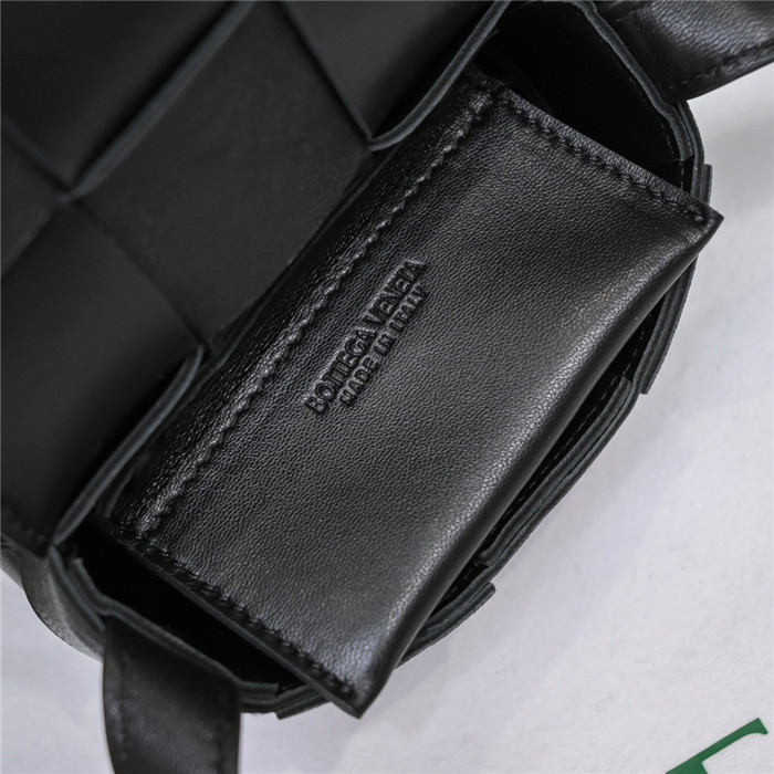 [배우 표예진] BOTTEGA VENETA 보테가 베네타 카세트백 미니 B6813