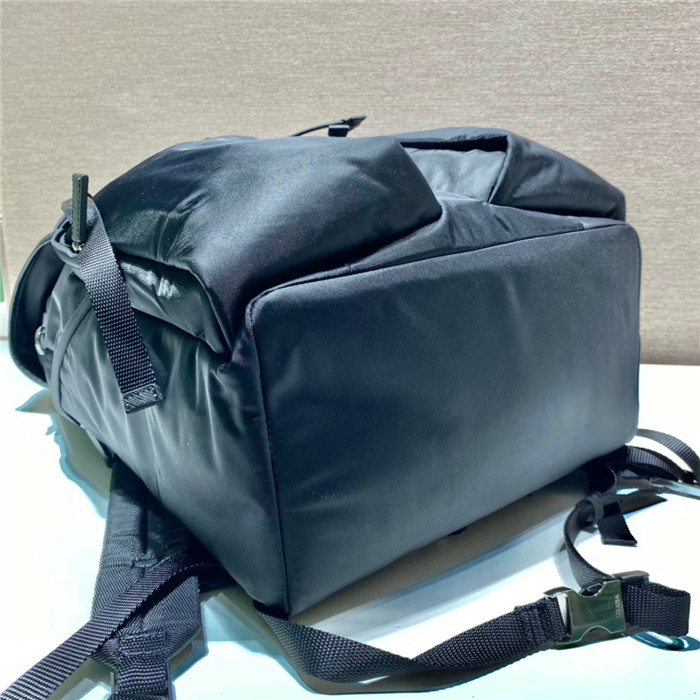  PRADA 프라다 더팩토리 삼각 로고 나일론 백팩 2VZ019
