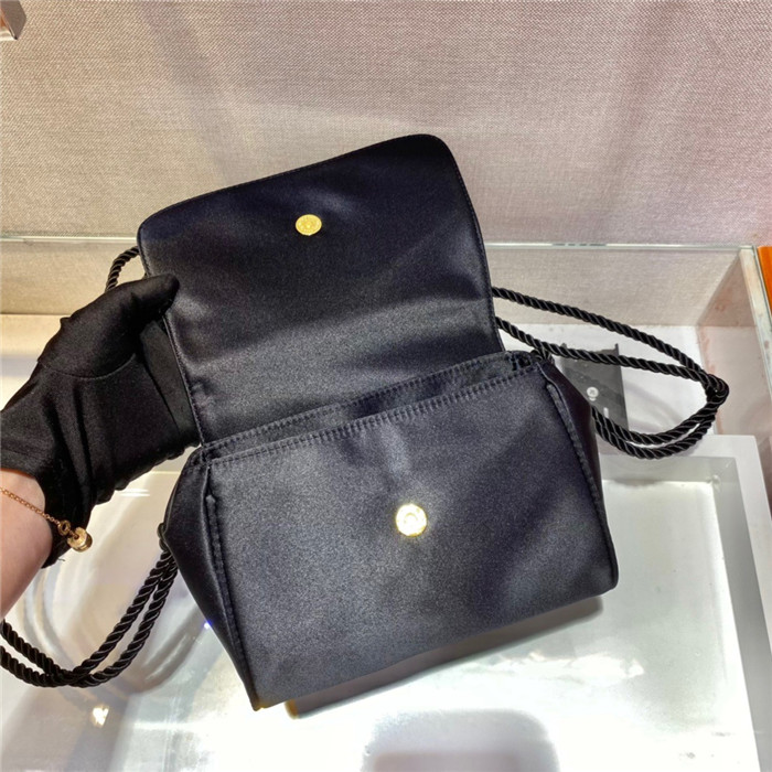 PRADA  프라다 나일론 크로스백 1BD666