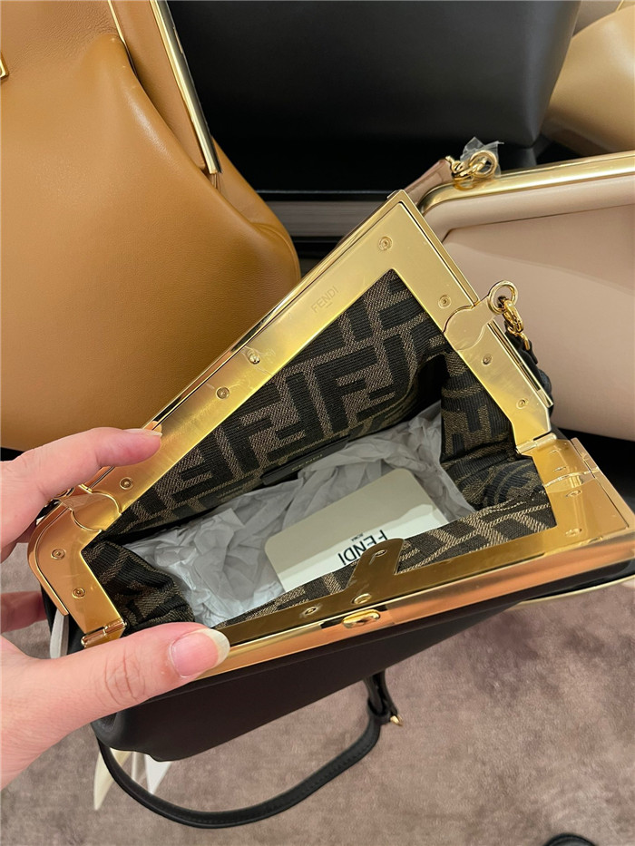 Fendi  펜디 크로스백 스몰 F33887