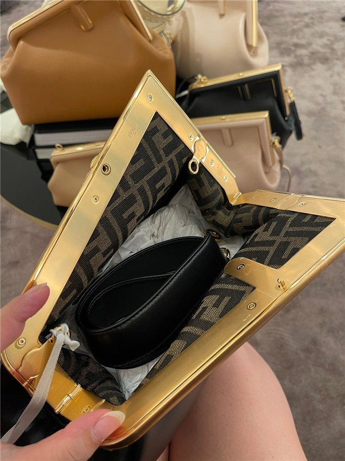 Fendi  펜디 크로스백 라지 F33888